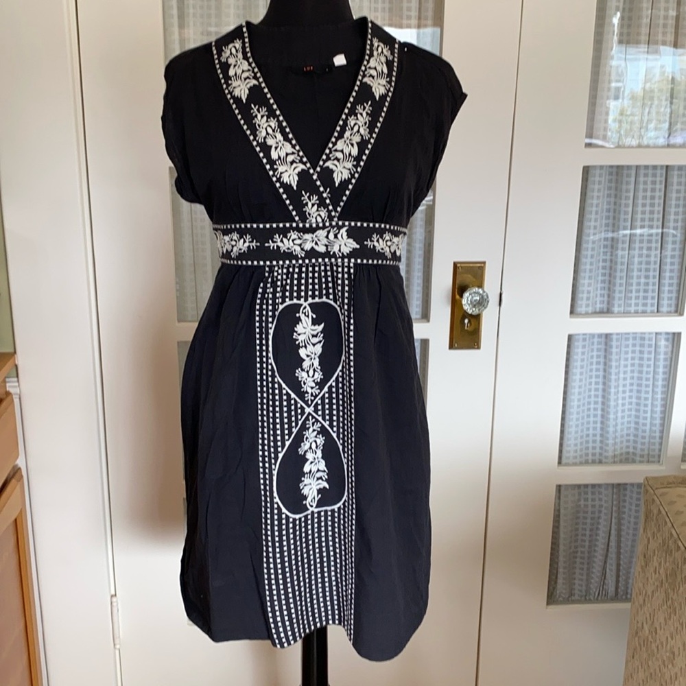 Lux Elegant Black Midi Dress with White Embroidery
